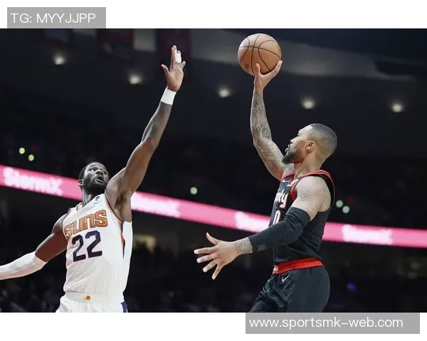 湖人训练热身艾顿与克内克特折返跑展现拼搏精神与团队默契